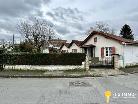 Ideal investment project, the LG IMMO agency in Gemozac offers you a lot including a rented residential house (rent 650e/month, bare housing lease from 01/05/2022) as well as a second plot overlooking the street, all located 500m from the city center...