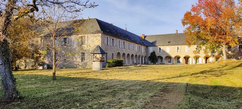 In the heart of the Dordogne Valley - a historic convent ripe for development. Built entirely of the local light coloured stone, the convent offers approx 2200m2 of habitable space currently comprising approx 50 bedrooms and 25 meeting rooms. The bui...