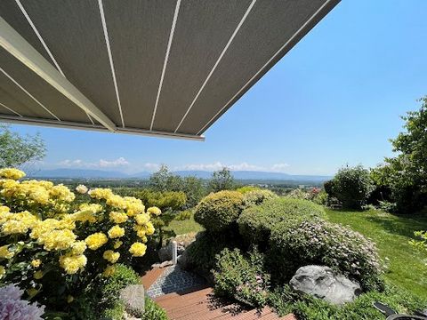 This Ax&D house benefits from a very good south/south-west exposure with a beautiful view of the Geneva basin and the Jet d'eau as well as the Mont-Blanc massif. Located in a very quiet residential area, amenities and the village center are easily ac...