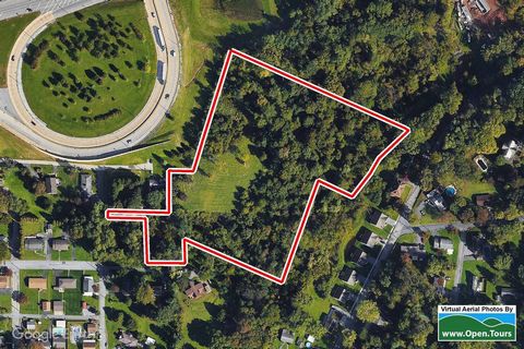 This is 3 total lots together. Build your own or hold onto them for later use. We could help you with a builder or bring your own! Ultimate Seclusion/privacy. There is only one main way to get to the land and that is from Walnut Street, a dedicated b...