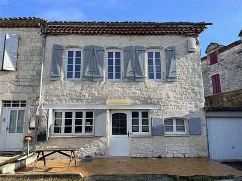 Renovated town house in a beautiful bastide village in South West France. Shops and restaurants nearby, as well as beautiful walks, open air swimming pool and many other pretty villages to visit. Property consists of a large open living room/equipped...