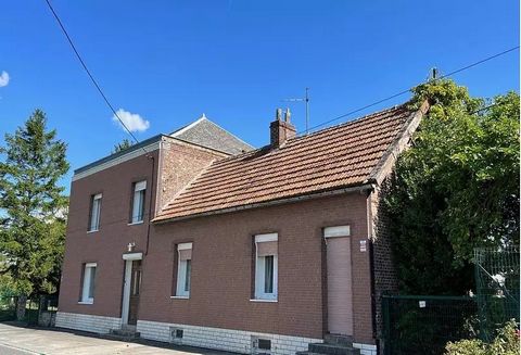 At 17kms north of Saint Quentin, in a small village in a quiet area, large detached brick house on 2420m2 of land, it has entrance, kitchen, living room 38m2, veranda, upstairs 3 bedrooms, bathroom, toilet, attic above, accessible by the veranda an o...