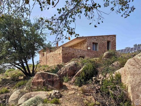 Magnificent 25 acre property, 8 of which are fenced in over 2 m high. On top of the property is an 800 year old house that has been renovated and converted into a loft. The charming stone house with a view of the Pyrenees and sea views of the Bay of ...