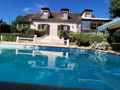 24 750 BOULAZAC ISLE MANOIRE, LACOMBE Jonathan vous propose cette maison avec piscine sur un terrain de 2700 m², dans un secteur calme et agréable à vivre. ** Celle-ci se compose: d'une entrée, 3 chambres et un bureau, pièce à vivre, cuisine, ainsi q...