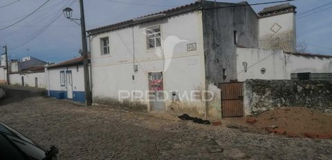 What a great opportunity! An old 3 bedroom house in the charming town of Cabeço de Vide, with 1WC and 1 garage. With a floor area of 60.00 m² and a spacious plot of 108.00 m². This property has a lot of potential. Imagine the possibilities of turning...