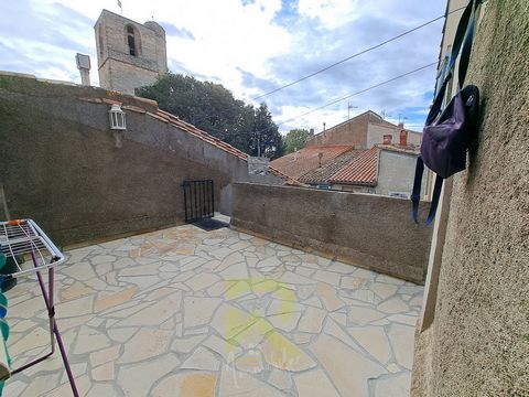 Come and discover this old atypical house judiciously divided into 3 apartments, 2 of which are currently rented. Located in the historic center, it has undeniable assets! Located on the ground floor, this apartment which will require some work, has ...