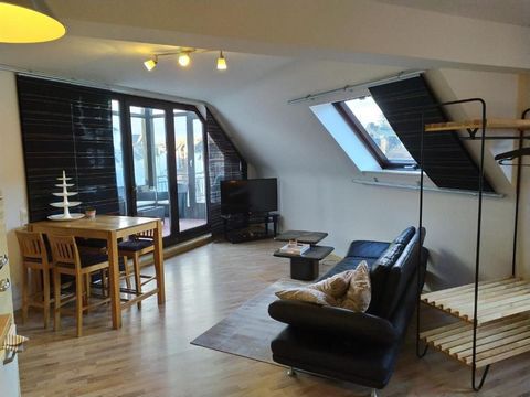Modern bright apartment (56 m²) with winter garden + balcony in the heart of Eschweiler, super central, in a few steps to the Euregio train with connections to Aachen, Düren, Cologne and Düsseldorf. Freeway exits A4 and A44 are only 4 minutes away. C...