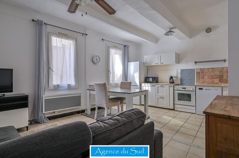 NEW - The agency of the South offers you exclusively this pretty T3 of about 58 m2 near the city center of Aubagne and its amenities. On the first floor of 3 in a small copro of 6 lots, quiet, with free parking 20 meters. It consists of an entrance w...