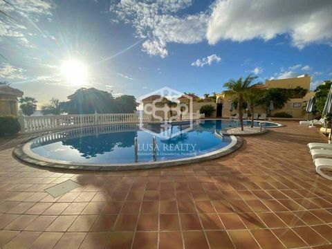 Lusa offers this spacious villa on the coast of Playa de Los Cristianos, a privileged and very quiet place isolated from the center, but connected to all services. It is located in a residential area with a swimming pool just one step away from the o...