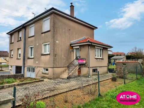 Atome Immobilier presents you in Auboué in the popular district of Pariottes, this pleasant terraced house type T5. The property consists on the ground floor of a kitchen of 7.4m2, a living room of 26m2, an independent toilet and a bathroom redone in...