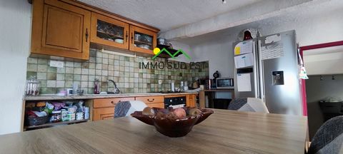 Welcome to this exceptional apartment, nestled on the ground floor of a charming house. . Featuring a magnificent balcony, as well as a plot of 13 m2, it offers stunning views of the mountains! This property consists of three spacious bedrooms, thus ...