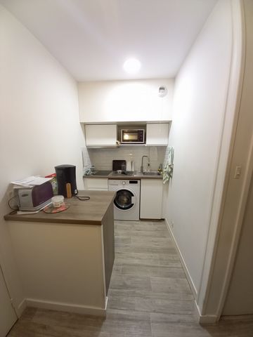 Appartement en résidence sénior située en plein centre ville T2 de 41m2 composé d'un séjour de 19m2 donnant sur balcon, une cuisine, une chambre de11m2 et une salle d'eau avec WC. Locataire en place depuis mai 2021, loyer 630€ HC + 700€ de provisions...