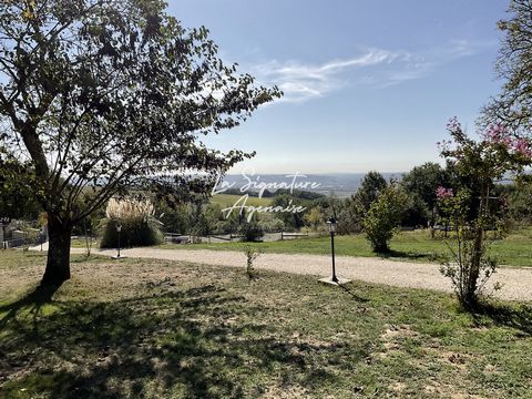 Located on the heights of Port-Sainte-Marie, with a breathtaking view of the Lot and Garonne valleys, this house is magnificent. It is close to Port-Sainte-Marie which offers all amenities and services. It is located 25 minutes from AGEN and about 1 ...