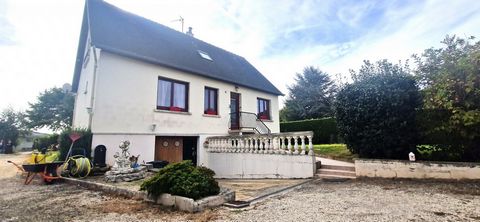 Located 5 minutes from Bayeux and located on its fully enclosed plot of 1900m2, the St Marcouf Real Estate agency presents this house offering a single storey life. On the ground floor, you will discover a living room with fireplace facing south, fit...