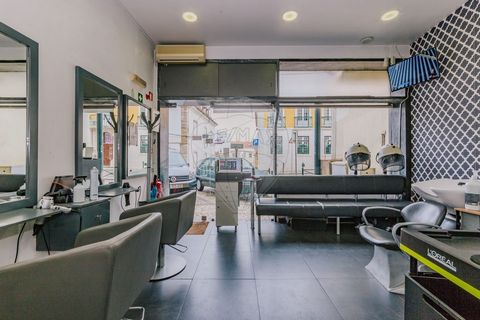 Description Unique Opportunity: Shop with hairdresser in operation in Lapa, for sale in Rua de Buenos Aires, Lisbon. If you have always dreamed of having your own business in a location of excellence in Lisbon, this is your opportunity! We are excite...
