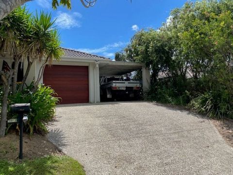 This duplex, situated in the very popular family area of Pacific Pines provides low maintenance living. Comprising of 3 bedrooms and 2 bathrooms with an open plan tiled living and dining area opening up onto a fully fenced small courtyard. NO BODY CO...