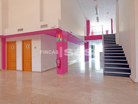 Magnificent local of 200 m2. + Basement of 100 m2 in Benalua! Here we present this splendid Local, ready for use without the need for works. It is located in a building of recent construction, fully equipped. It has 200m2 of premises distributed over...