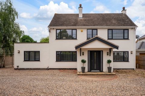 Spinney Field is a large detached family home in the village of Shrewley, ten minutes from the centre of Warwick and twenty minutes from Leamington Spa and Solihull. The property has been beautifully updated and extended to offer over 2,600 sq. ft. o...