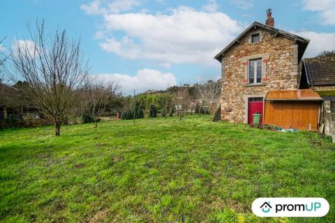 Are you looking for an old house full of charm in Capdenac-Gare? Look no further! This stone house by Molière, with an area of 66 m2, on a plot of 350 m2, is in good general condition, ready to welcome you. With its upstairs layout, you will enjoy 2 ...