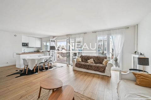 The Vaneau Group offers you a renovated 3-room apartment of 79.90 m² with a terrace of about 10 m² on the 4th floor of a building from the 70s with impeccable common areas. This property includes an entrance hall which leads to a living room with an ...