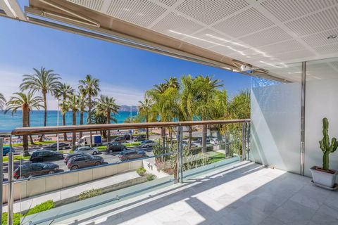 Seafront apartment in Cannes In one of the most sought after residences on the Croisette, nice one bedroom apartment of about 60 m2, 3rd floor, in perfect condition with an open terrace and a beautiful view overlooking the sea. This apartment is faci...