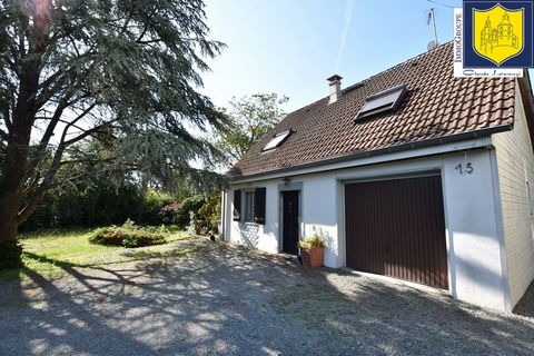 L'Immobilière Du Château offers you this charming F4 house. It consists of an entrance, a bright living room of about 30m2 with access to the outside, an independent kitchen and a pantry. Upstairs, 3 bedrooms, a room that can be used as an office and...