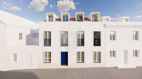 Description House for total refurbishment, with approved project*, in the Historic Center of Carnide Located in a picturesque neighborhood of Lisbon, in a quiet street, but just a few steps from the bustling Historic Center of Carnide and its famous ...