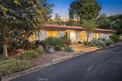 Welcome to this captivating single level prestigious Artist's Hill home with timeless appeal and remarkable features. Its a true gem! Tucked in a quiet, tree-lined cul-de-sac this home is a true retreat offering privacy and comfort. As you step insid...