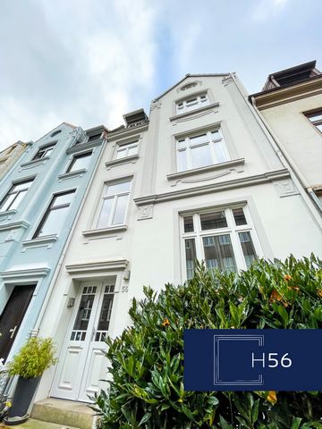 This perfectly located and fully furnished old building apartment is located in a typical Bremen house in a quiet side street of Bremen's Westend in the Walle district and in the immediate vicinity of the popular Überseestadt. The 