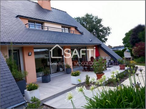 Located in the charming town of Sens-de-Bretagne (35490), this house benefits from a privileged location. Nestled on a plot of 900 m², it offers a calm and tranquil atmosphere. The locality of Sens-de-Bretagne is renowned for its quality of life, and...