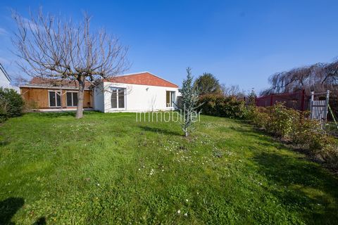 DOMMARTIN LES TOUL EXCLUSIVELY. Lots of potential for this house. Very bright and functional single storey house. This house consists of an entrance hall, a closed fitted kitchen, dining room with access to terrace and garden. A living room also has ...