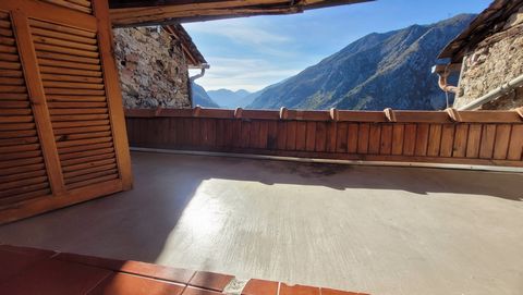 In the heart of the charming village of Saorge, apartment of about 68m2 on 3 levels, with a beautiful covered terrace, offering a beautiful view of the mountains, the valley and the village. Quiet and bright with a beautiful exposure. Features: - Ter...