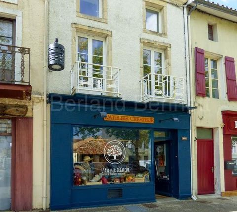 Prime location situated in the heart of the thriving market town of Chef-Boutonne, this property offers 135m2 of living space over 3 levels andbenefits from UPVC double glazing, mains drainage and renovated 10 years ago when it had new electrics, plu...