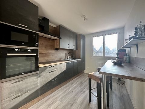 EXCLUSIVELY AT TUC IMMO Come immerse yourself in affordable luxury with our latest real estate gem in Brives Charensac! This completely renovated apartment, seduces by its ideal proximity to all amenities. The new kitchen is a jewel of this contempor...