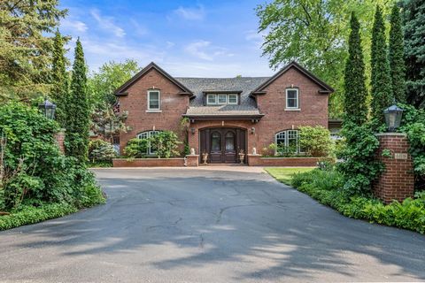 Oconomowoc Lake deeded access with a boat slip! Don't miss out on the rare chance to become the proud owner of the Historic Carriage House at Danforth Lodge, featuring an indoor pool & indoor parking for your car collection. Once part of the esteemed...