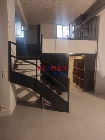 Athens, Mets, Logistics Storage space For Sale 200 sq.m., Loft: 20 sq.m., Property status: Moderate, 2 level(s), Building Year: 1980, Energy Certificate: F, Floor type: Industrial flooring, Features: Storage room, For Investment, Distance from: Airpo...