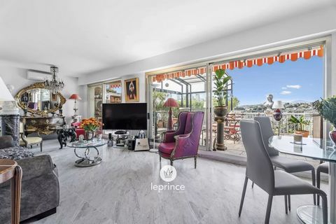 Rimiez - Cap de Croix This rooftop villa flat is located in an area renowned for its relaxed lifestyle and peacefulness, yet close to all amenities. It is located on the top floor of a luxury building that will delight lovers of outdoor space. This 8...