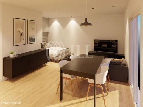 Apartamento T0 com 42,32 m2 de área bruta privativa e estacionamento em Labruge, Vila do Conde, Porto. Inerido em prédio com elevador, o apartamento é constituído por uma sala aberta com cozinha equipada e uma casa de banho. Apartamento com ótimos ac...