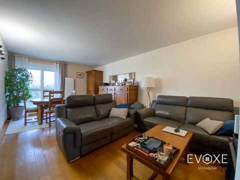 Discover this magnificent 4-room apartment, ideally located in the city center of Eaubonne, a stone's throw from the market and the city center. On the 3rd floor of an 80s residence with elevator and greenery, it consists of an open entrance, a large...