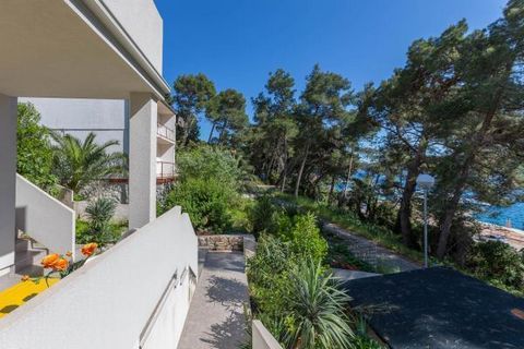 Exceptional apartment house in a great location first row to the sea on Mali Losinj! Property benefits wonderful sea views, lovely pine trees all around, swimming pool. The property has total area of 300 m2 and land plot of 856 sq.m. It offers 6 apar...