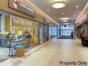 King Square Shopping Centre, 3 storeys of mixed of commercial, retail and convention centre complex. Easy access to underground parking and plenty parking above surface. Rooftop garden, minutes to Hwy 404 and lots of future development near by. Best ...