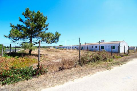 Located in Aljezur. Lavajinho, is the name given to the location of where this property is inserted. Here we acknowledge a “mixed” property, with a total area of 6.2 hectares. On the land we find old warehouses and infrastructures used, in times past...