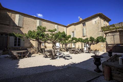 A charming 16th-century bastide, a former coaching inn with historic links to French royalty. The Roman aqueduct of the Pont du Gard runs under the house with inspection points in the grounds of the property. Nestled within the enchanting Avignon - U...