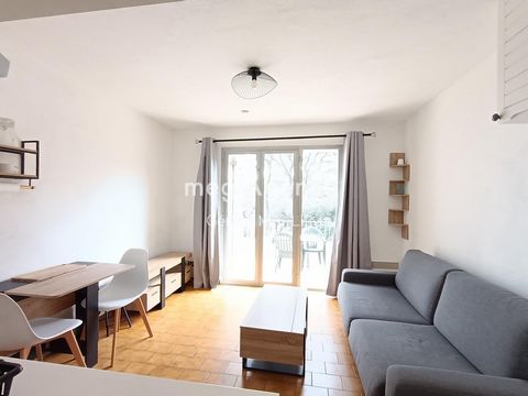 Ideally located in the highly sought-after Sémaphore district, this furnished and renovated 18m² studio is nestled on the 1st and top floor, in a quiet residence in the heart of a charming pine forest. Just 5 minutes from La Nartelle beach and 10 min...