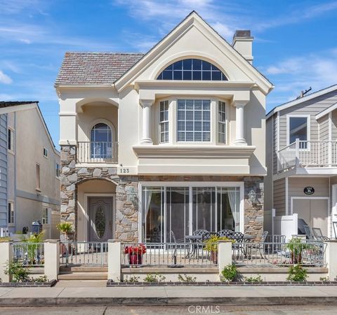 Wonderful Balboa Island home is just a short walk to south bayfront, beach, ferry to the peninsula & quaint Marine Avenue loaded with shops, restaurants, coffee shops & lots of fun. This property has been well maintained & offers spacious living alon...