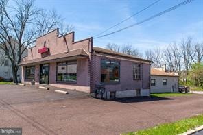 MIXED-USE PROPERTY/RETAIL/ZONING. Prominent Location with Great Visibility at 5 Point Intersection. A Fabulous Business Opportunity With a Multi-Use 4,800 Sq.Ft. Building, Featuring (2) Huge Bay Garages With Two Separate Storage Facilities and 20ft C...