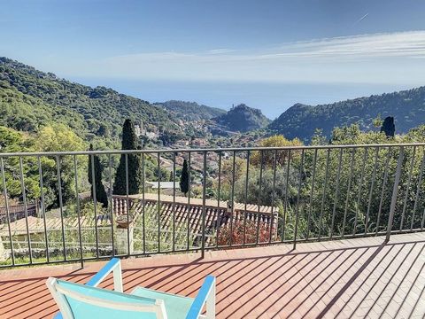 Between Nice and Monaco overlooking EZE, one of the most beautiful villages on the French Riviera, is this property enjoying panoramic sea views. You will be seduced by its position offering a very beautiful luminosity as well as by the surface area ...