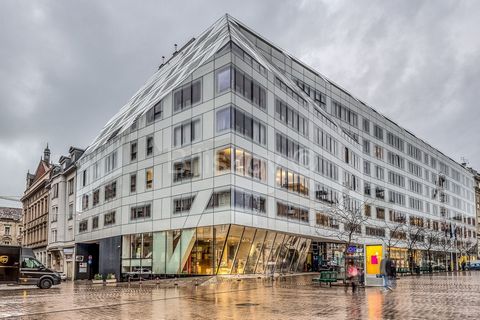 www.biliskov.com  ID: 14160 European Square, Ban Center Garage with an area of 18m2 on floor -3 of the Ban Center on the European square. The garage is neat, maintained, supervised and available immediately. Price: 300 Eur/month Intermediary fee: one...