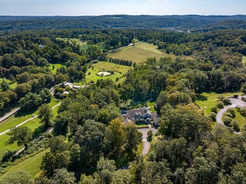Stunning panoramas of expansive countryside greet you from every corner of this meticulous Contemporary Colonial privately sited on coveted Meeting House Road. Designed with luxury, comfort and abundant space in mind, the 5.7 acre hilltop property en...