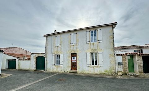 Ile de ré, house for sale, Saint Clément des Baleines, Typical house of the village of Gillieux totaling + 200 m² of living space to renovate, with beautiful interior courtyard and large garage for 2 vehicles.